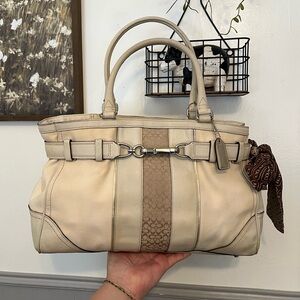 Vintage Coach Hampton Ivory Handbag F11682